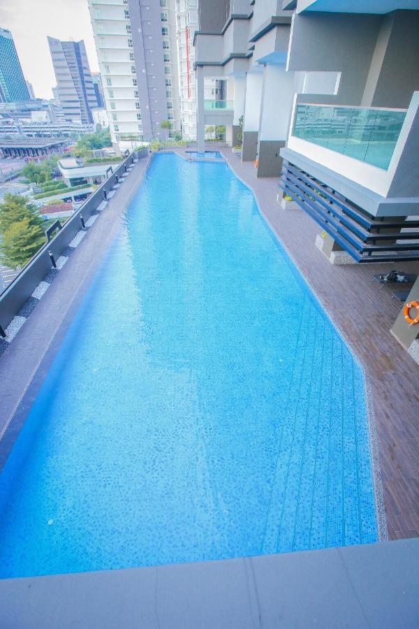 Twin Tower By The One - 10m Walk To Jb Custom & Ciq